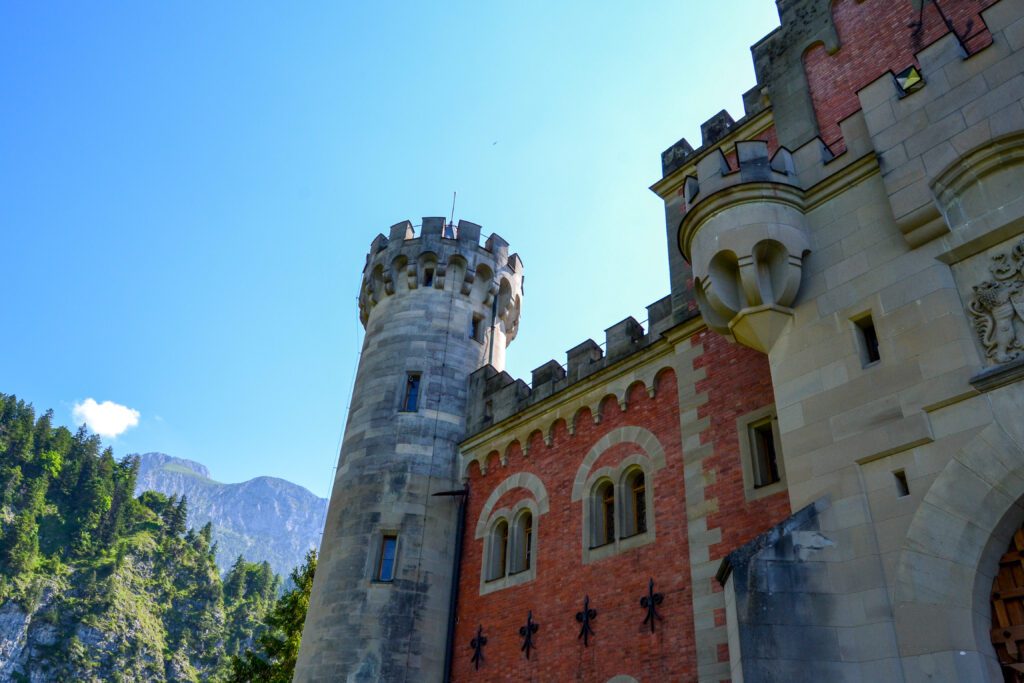 how to get to neuschwanstein castle