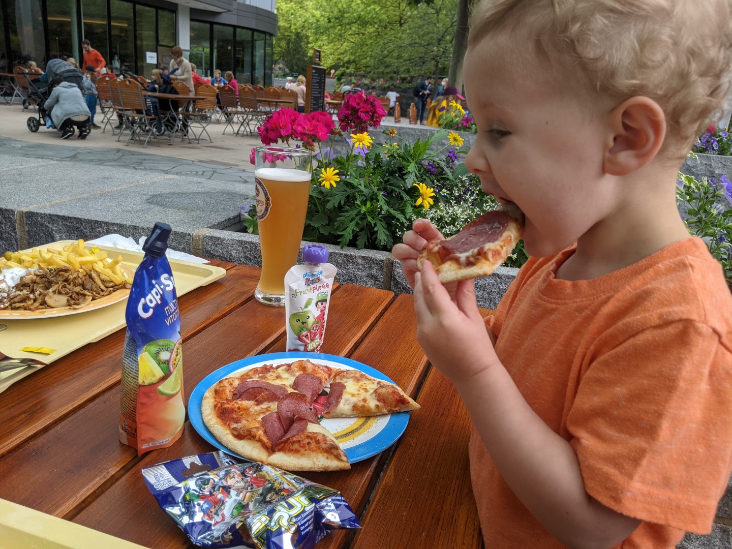 can you bring food into Playmobil Funpark?