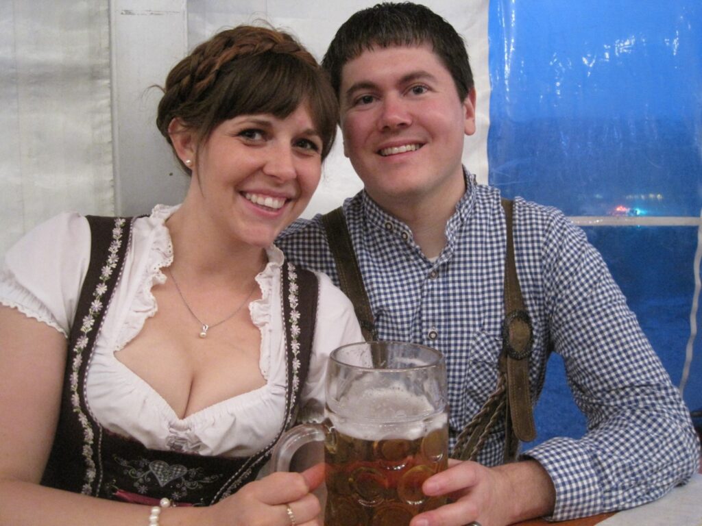 how to dress for oktoberfest