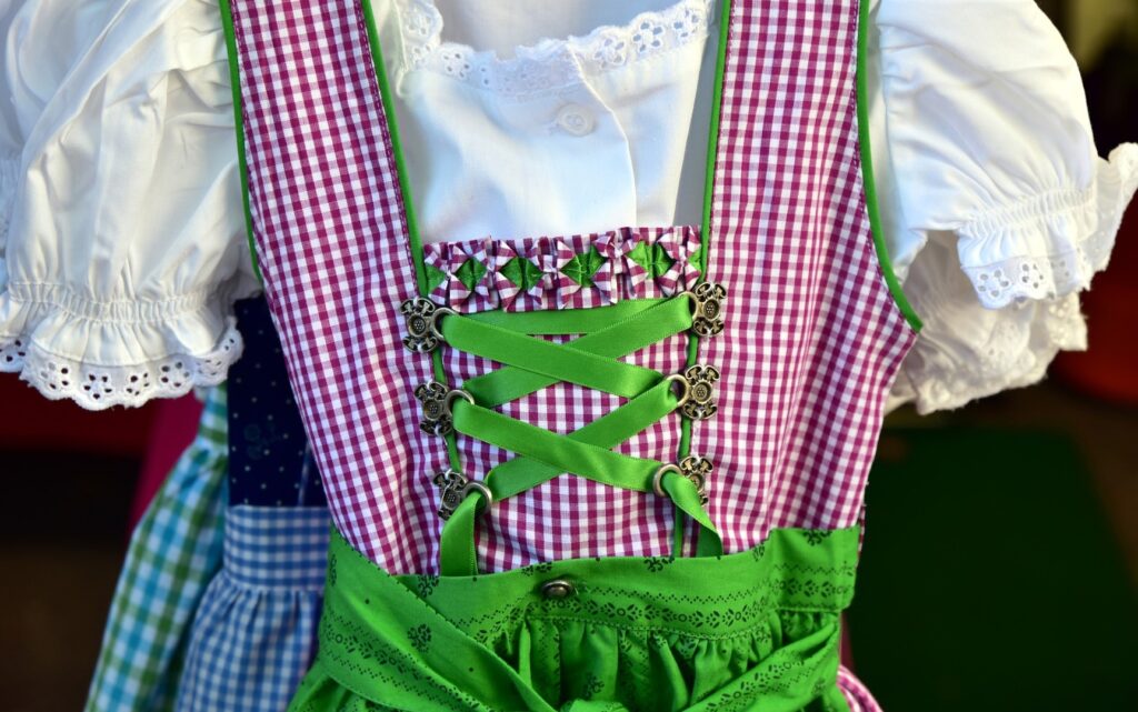 Landhaus by C&A Dirndl red-white check pattern classic style Fashion Traditional Dresses Dirndl 