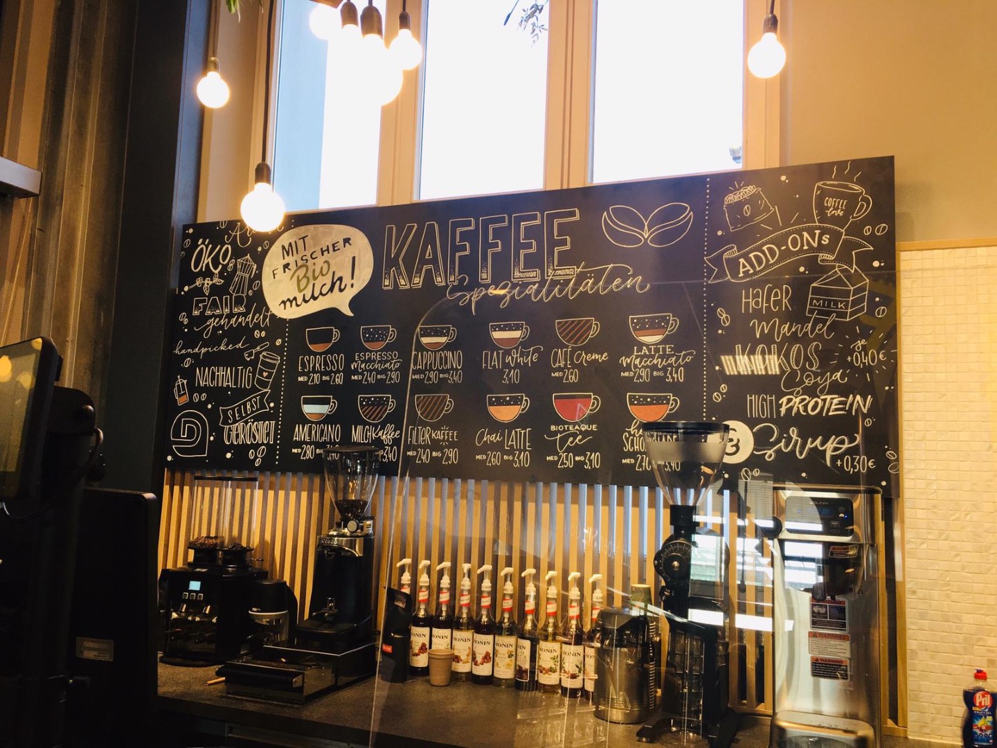 How Much to Tip in Germany and other German Restaurant Etiquette WanderInGermany