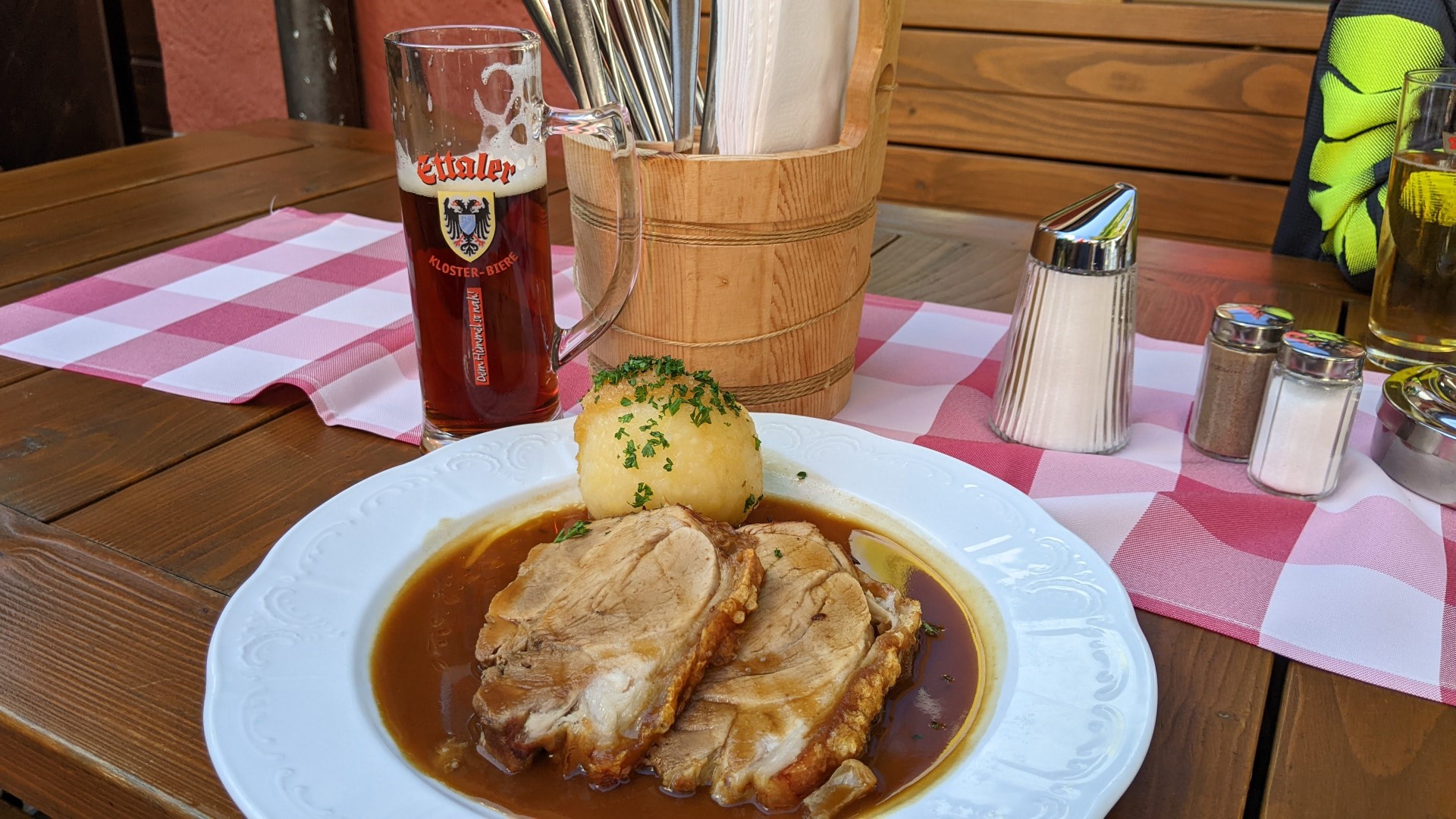 How Much to Tip in Germany and other German Restaurant Etiquette