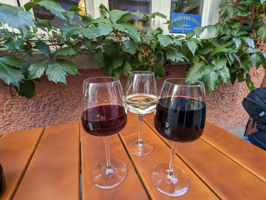 3 glasses of Germany wines in front of an ivy plant